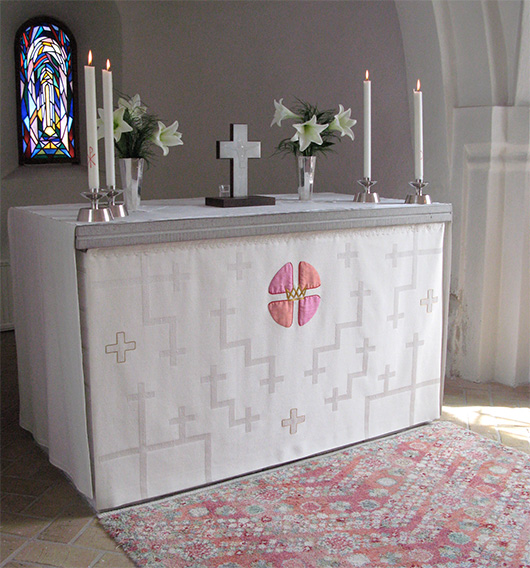Antependium i vit liturgisk färg - Annelövs kyrka